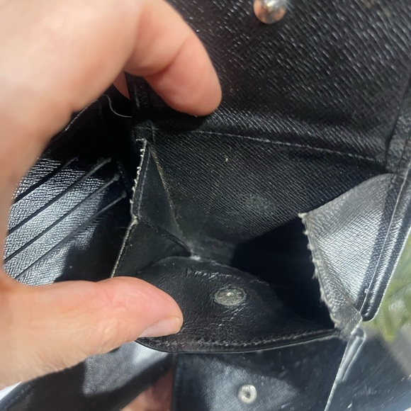 Authentic Louis Vuitton Men’s Leather Wallet - Picture 5 of 8